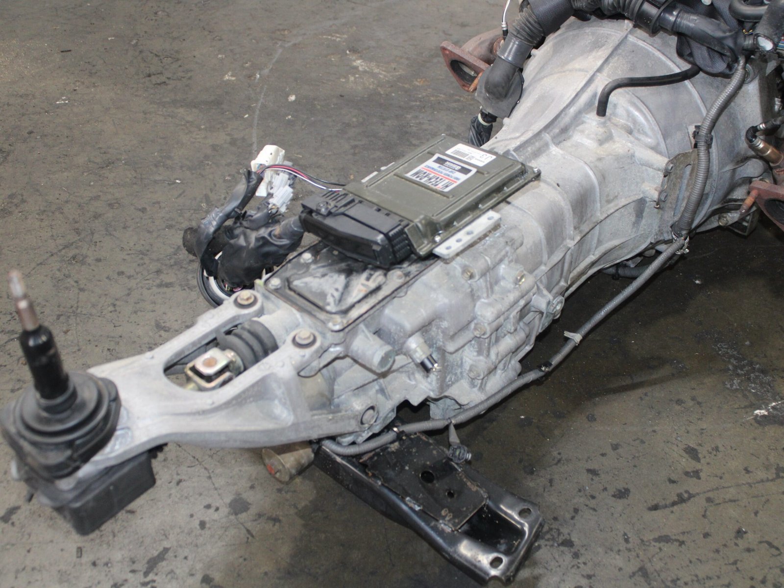 JDM Nissan VQ35DE 3.5L Engine 2005-2006 - Image 8