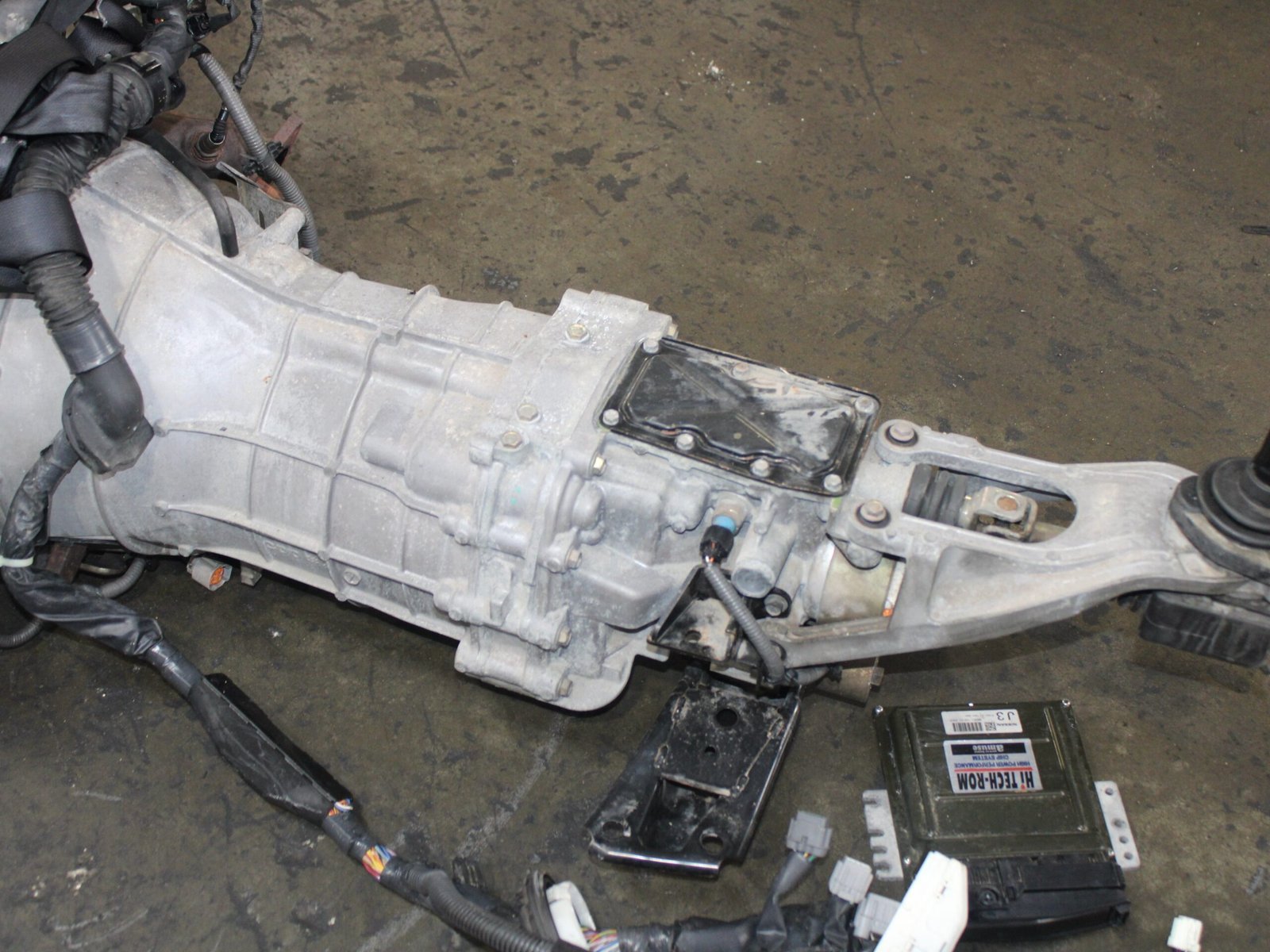 JDM Nissan VQ35DE 3.5L Engine 2005-2006 - Image 9