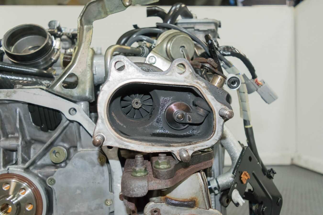 Clean JDM Impreza WRX EJ205 Engine Replacement Quad Cam AVCS with TD04 Turbo. - Image 6