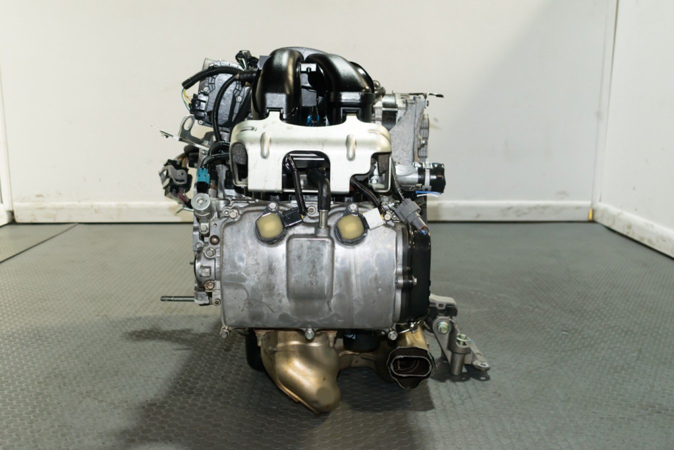 A Clean Used Subaru Forester Legacy Outback Replacement Long Block EJ253 AVLS Engine - Image 5