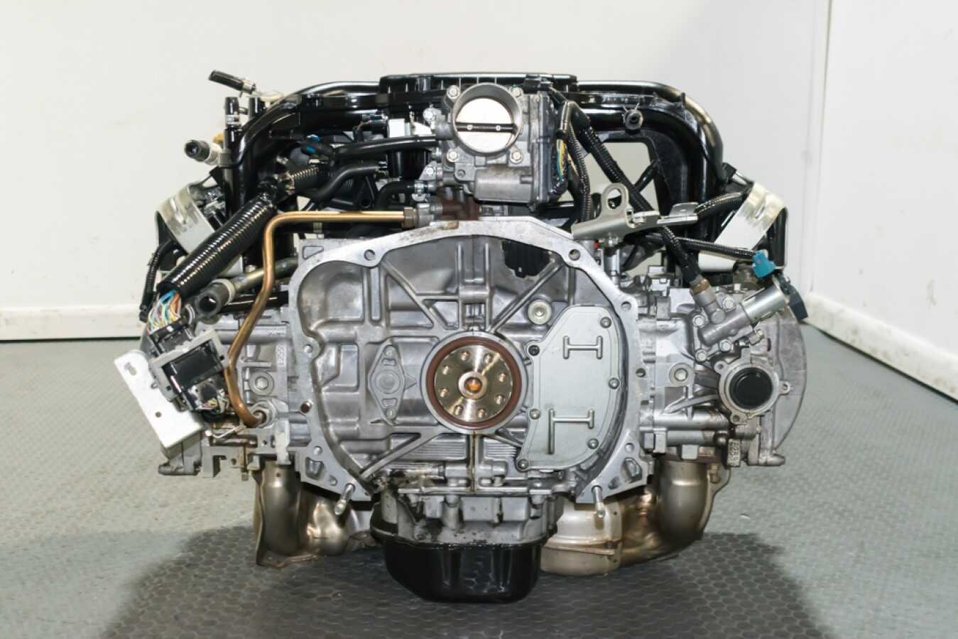 A Clean Used Subaru Forester Legacy Outback Replacement Long Block EJ253 AVLS Engine - Image 8