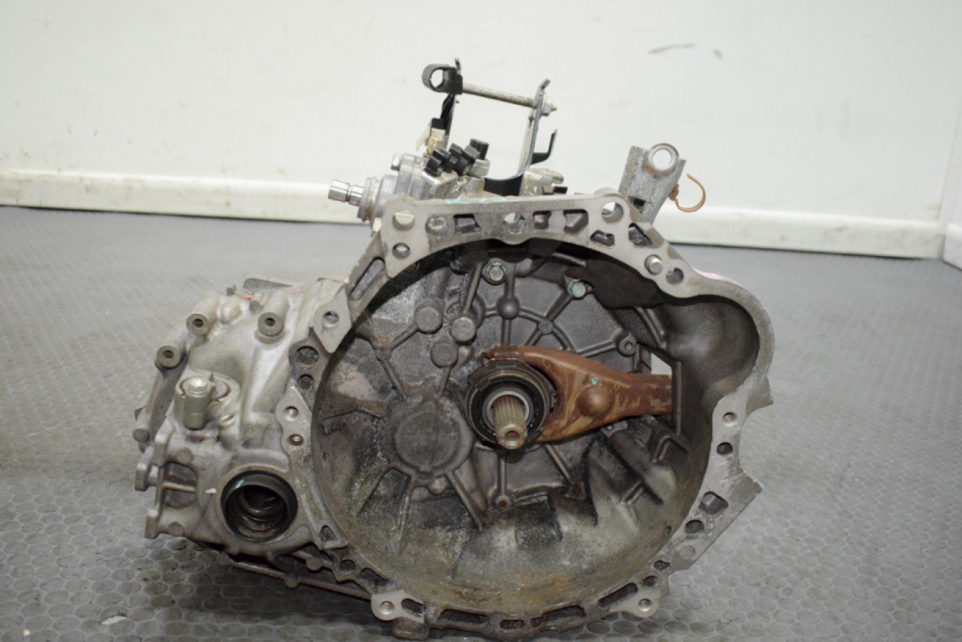 JDM 2000–2005 Toyota Celica GT-S C60 6-Speed Manual Transmission – 2ZZ-GE 1.8L - Image 2