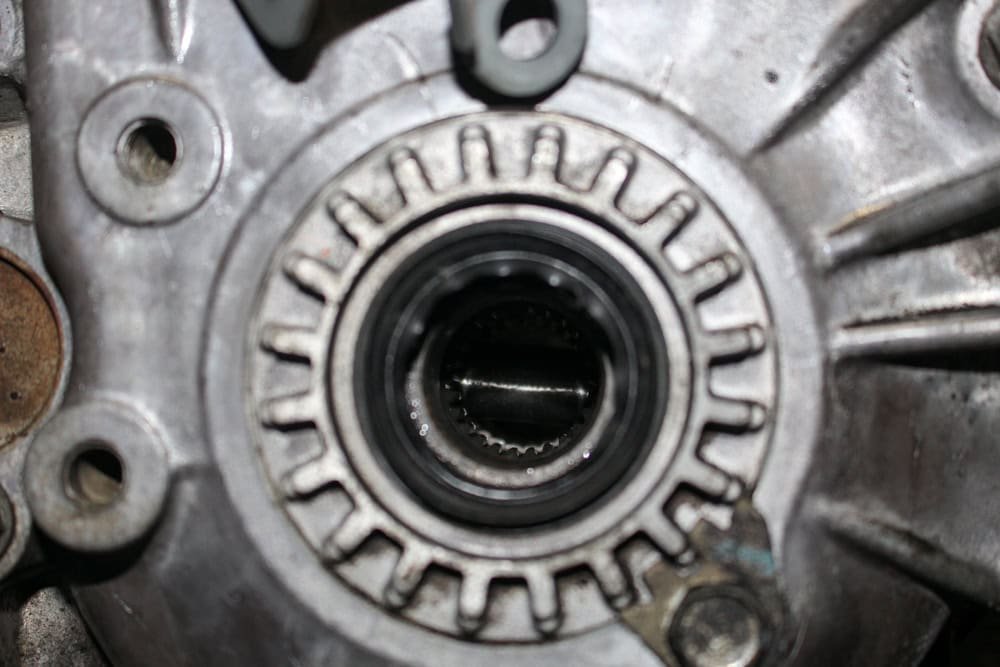 JDM 2008–2009 Subaru Legacy GT TY758V25AA 5-Speed Manual AWD Transmission + R160 4.44 Rear Differential & 4 Axles - Image 6