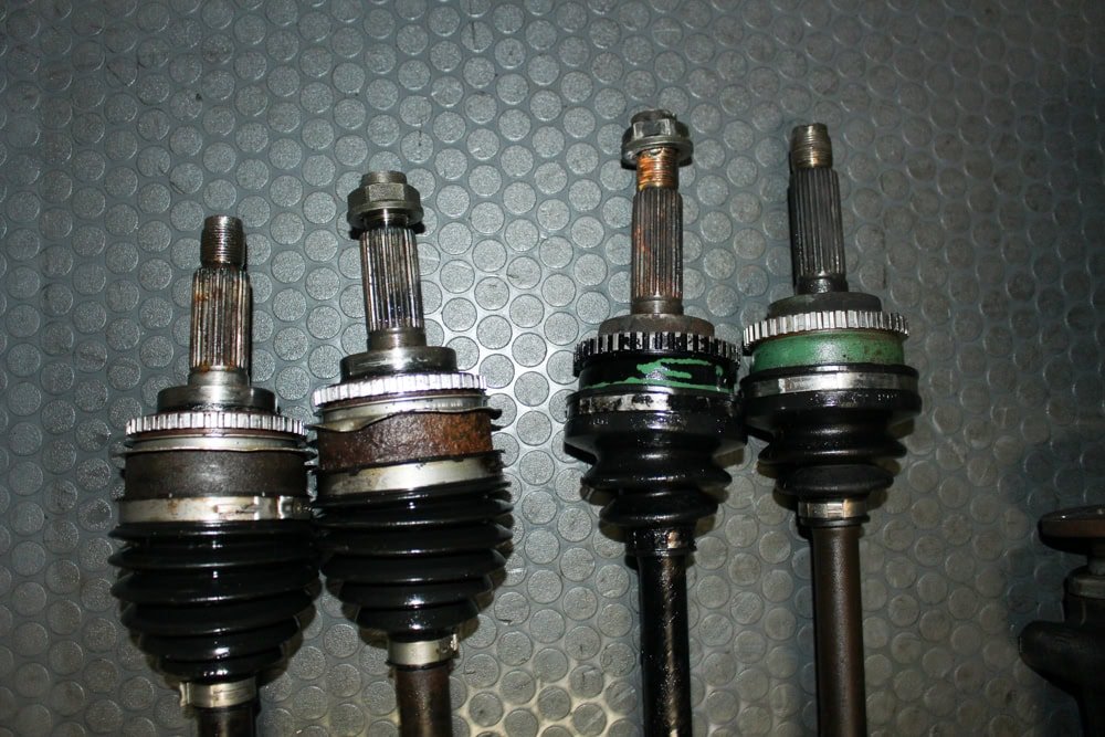 JDM 2008–2009 Subaru Legacy GT TY758V25AA 5-Speed Manual AWD Transmission + R160 4.44 Rear Differential & 4 Axles - Image 15